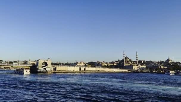 Panorama Istanbulu panorama a krásné moře, pohled z úžiny Bosphorus, Turecko. Oblíbená turistická destinace. Pojetí cestovního ruchu  - Záběry, video