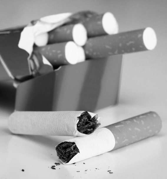 parar de fumar cigarros no fundo branco - Foto, Imagem