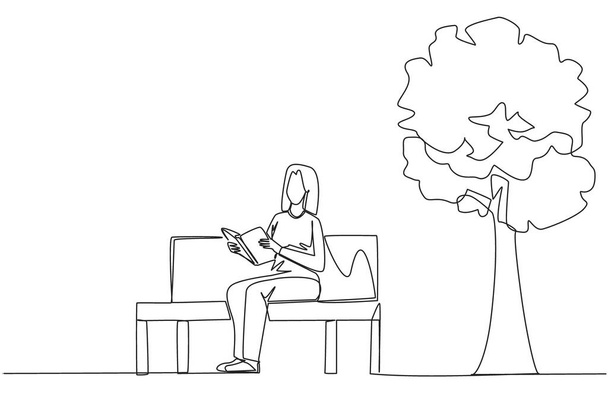 Pojedynczy rysunek kobiety siedzącej na ławce w parku czytającej książkę. Ucz się przez ponowne przeczytanie podręcznika. Czytaj, aby uzyskać maksymalne oceny. Czytanie zwiększa wgląd. Ciągła linia projekt graficzny ilustracja - Wektor, obraz