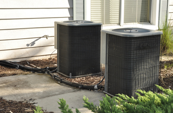 zwei zentrale Klimaanlagen für den Außenbereich - Foto, Bild