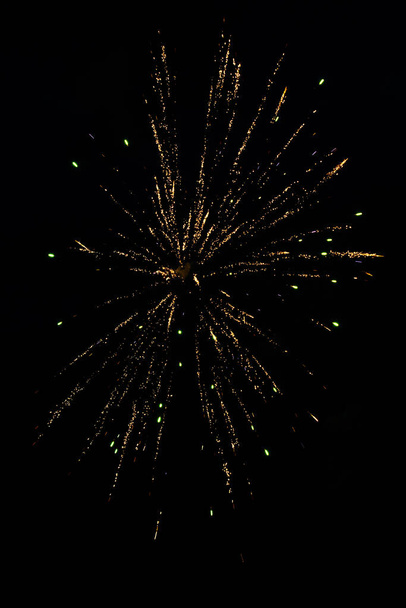 Феєрверки на День Незалежності четвертого липня в сільській місцевості Міннесота, США.  - Фото, зображення