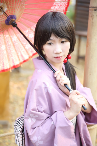 A menina com yukata japonês
 - Foto, Imagem