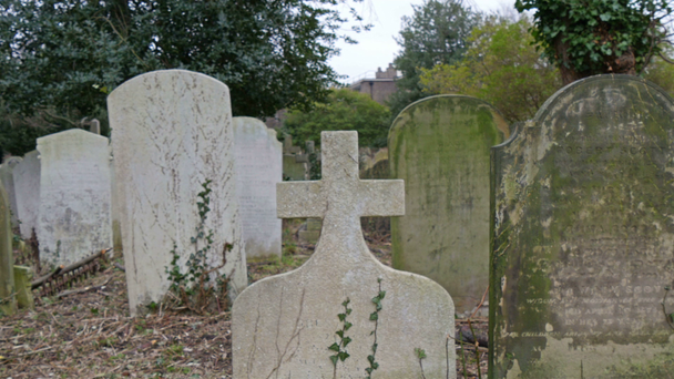 Sok a sírkövek és sírkövek - Felvétel, videó