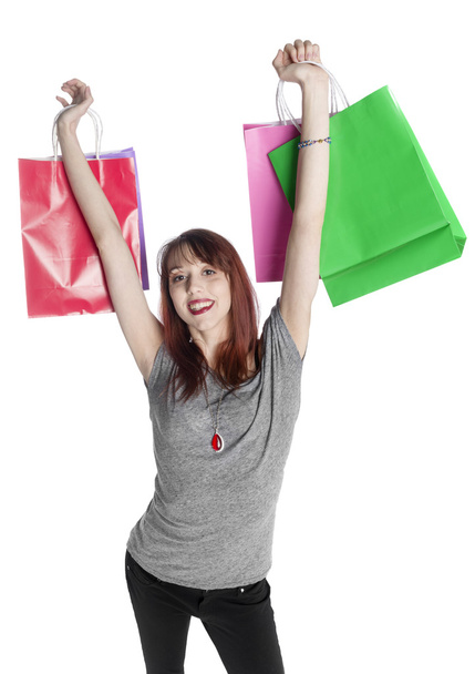 Mujer joven sosteniendo coloridas bolsas de compras
 - Foto, imagen