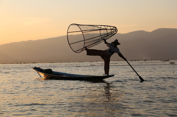 Παραδοσιακά ψαράς σε Inle λίμνη - Φωτογραφία, εικόνα
