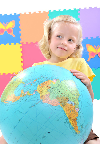 Child holding a globe - Zdjęcie, obraz