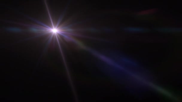 Lentes ópticas multicoloridas brilham arte de animação de explosão de luz no fundo abstrato preto. Iluminação efeito de raios de lâmpada dinâmico imagens de vídeo brilhante.  - Filmagem, Vídeo