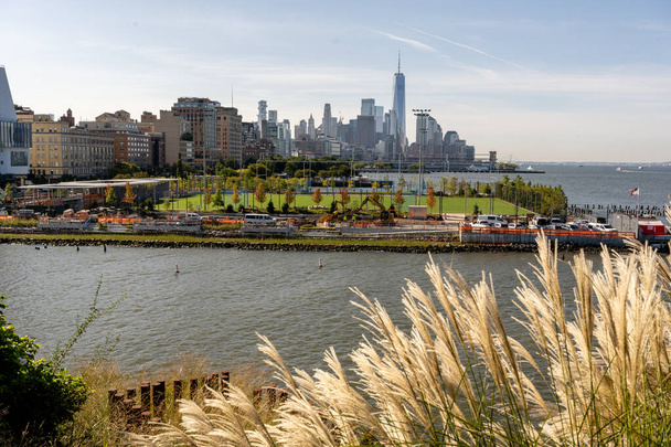 Pohled na řeku Hudson s newyorským panorama pozadí - Fotografie, Obrázek