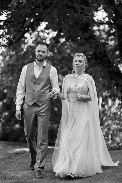 the first meeting of the bride and groom in wedding outfits in the park - Zdjęcie, obraz