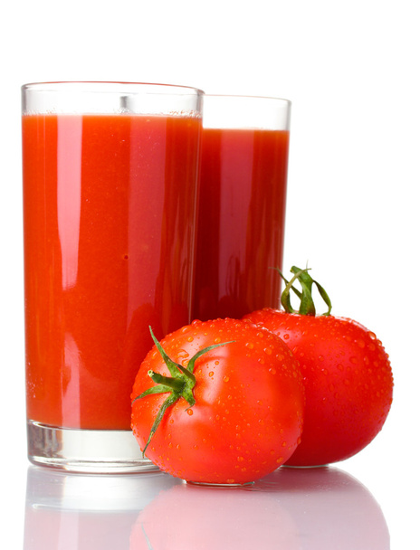 Tomato juice in glasses and tomato isolated on white - Foto, Imagem