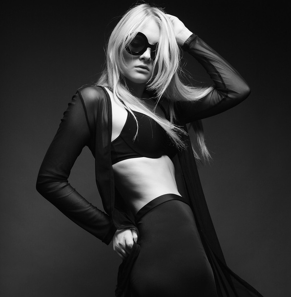 blond woman posing in black lingerie - Foto, afbeelding