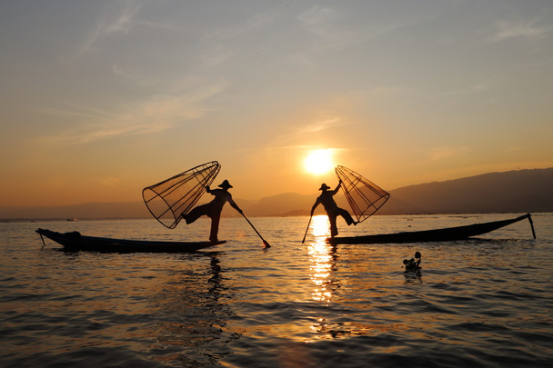 Рыбаки на озере Инле
 - Фото, изображение