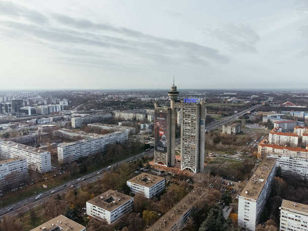 Una vista real de la torre Genex, distrito de Nuevo Belgrado, Serbia. Europa. - Foto, Imagen