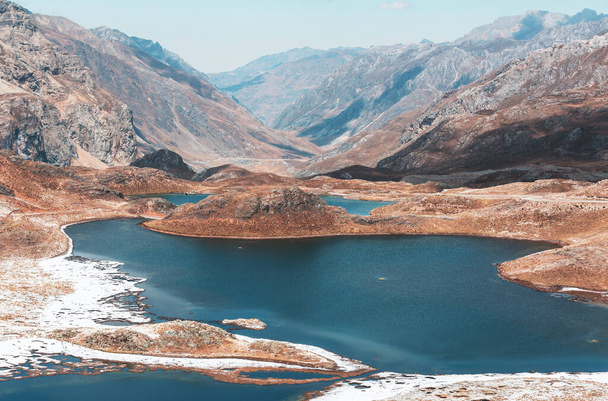 コルディレラブランカ,ペルー,南アメリカの美しい山の湖 - 写真・画像