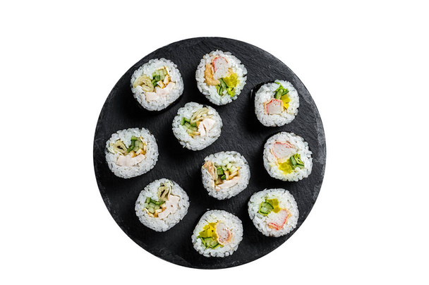 Sushi de estilo coreano Kimbap o gimbap hecho de arroz blanco al vapor. Aislado sobre fondo blanco - Foto, Imagen