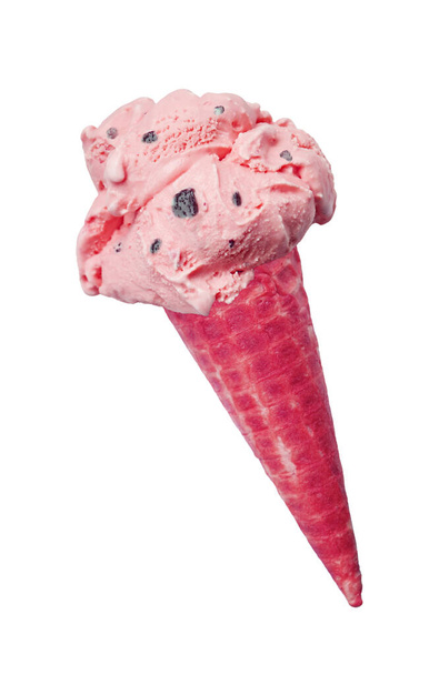 ピンクコーンのストロベリーチョコレートチップアイスクリームは,透明な背景,PNGファイルに分離 - 写真・画像