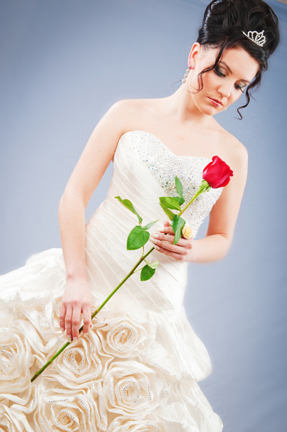 Beautiful bride with rose in studio shooting - Foto, imagen