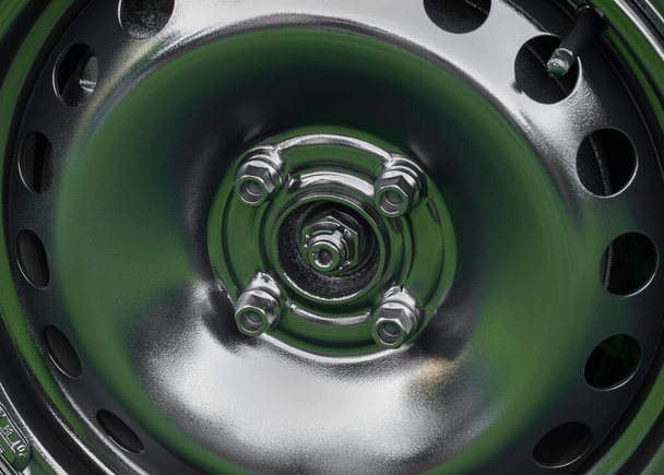 Opravený ráfek pneumatiky. Černé rozstřikované kovové kolo. Detaily auta. Kryt pro automobilový průmysl - Fotografie, Obrázek