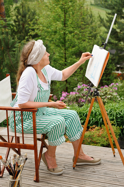 mulher sênior pintura
 - Foto, Imagem