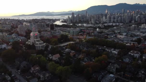 Autumn Reverie: vistas inspiradoras del vibrante barrio de Vancouver desde arriba - Metraje, vídeo