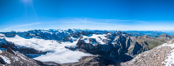 Vista panorâmica dos Alpes Suíços
 - Foto, Imagem