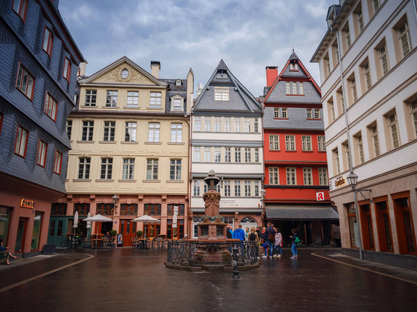 Франкфурт-на-Майні, Німеччина - 5 травня 2023 року: деталі середньовічної будівлі в центрі Старого міста Франкфурта. Ромер є однією з найважливіших пам'яток міста. - Фото, зображення