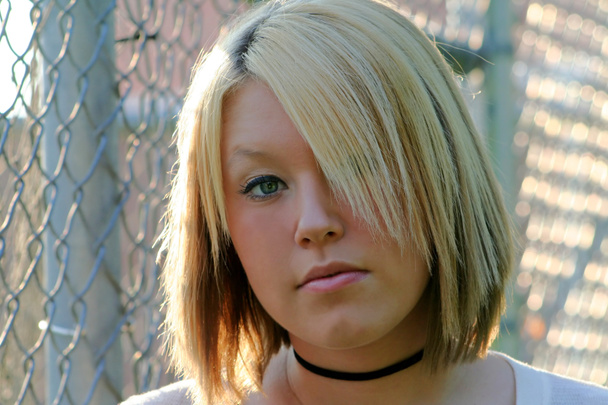 vážné mladá blondýna - Fotografie, Obrázek