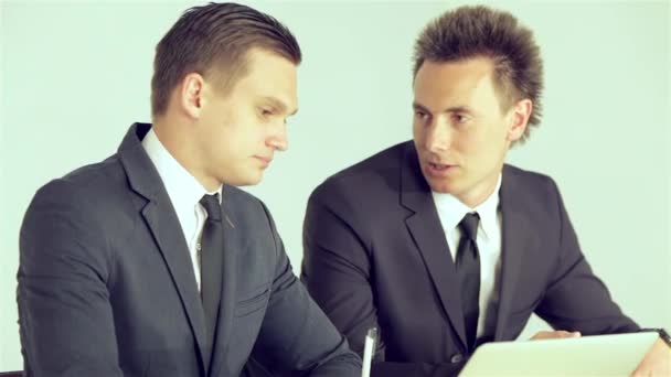 Businessman convincingly explains his companion his business plan - Footage, Video