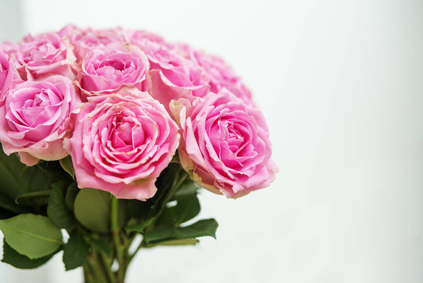 Çiçek buketi güller. Kartpostal için arkaplan. - Fotoğraf, Görsel