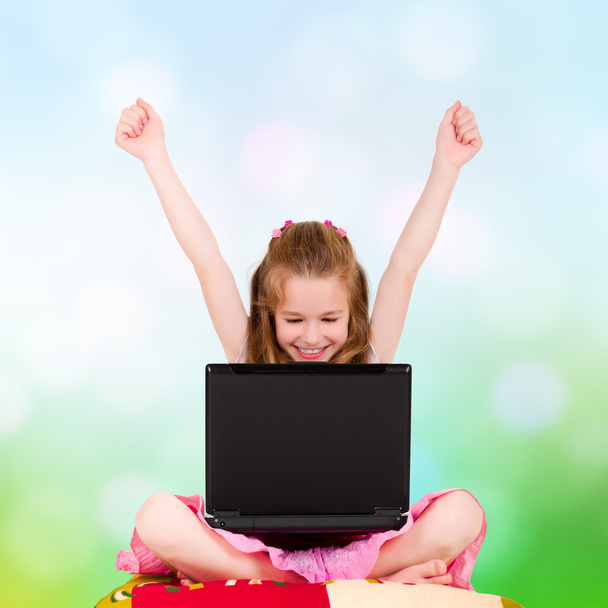 Young girl with laptop - Φωτογραφία, εικόνα