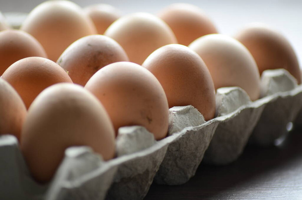 Яйца в лотке
 - Фото, изображение