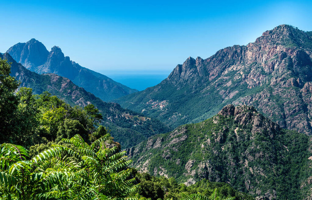Τοπίο με Evisa, ορεινό χωριό στο Corse-du-Sud depar - Φωτογραφία, εικόνα