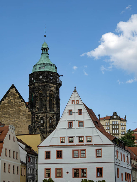 Kostel sv. Marie a hrad Sonnenstein ve městě Pirna v Sasku, Německo - Fotografie, Obrázek
