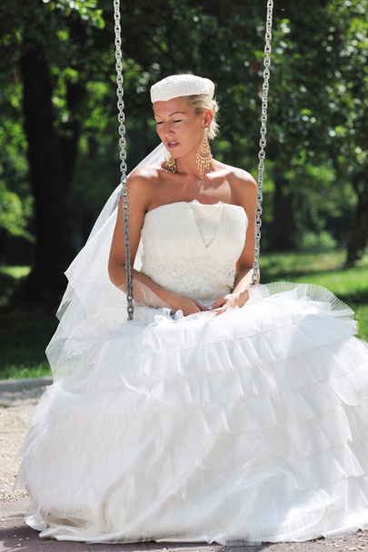 Beautiful bride outdoor - Foto, Imagem
