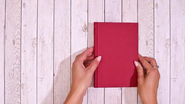 The Art of Discovery: Blank Page in a Vintage Book - Záběry, video
