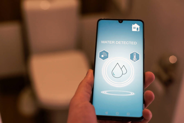 Allarme del sensore di perdita d'acqua, sensore di acqua intelligente può spegnere automaticamente una elettrovalvola. Foto di alta qualità - Foto, immagini