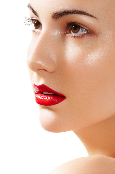 Close-up portrait of beautiful woman. Purity face with bright red lips - Foto, Imagem
