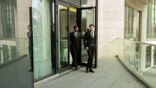 Businessmen going out business center - Video
