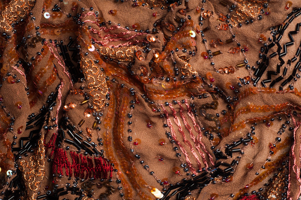 Tkaniny brązowy inkrustowane koraliki, cekiny, koraliki. Studio fotografii - Zdjęcie, obraz