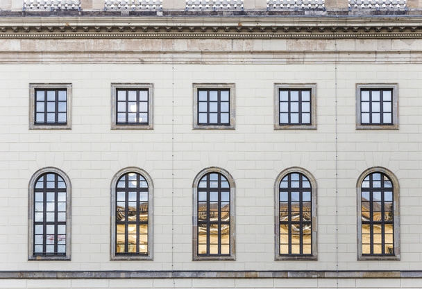 исторический фасад университета Гумбольдта в Берлине с 1810 года
  - Фото, изображение