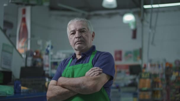 senior man wearing apron in a supermarket - Footage, Video