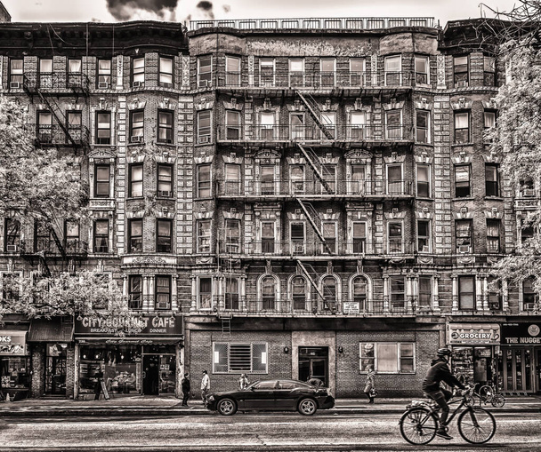 Nueva York, Estados Unidos, 14 de mayo de 2018, escena urbana en la calle 14, East Village, Manhattan - Foto, Imagen