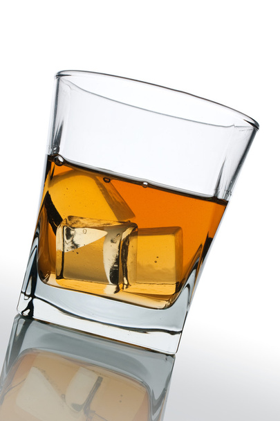 Glass of scotch and ice - Foto, afbeelding