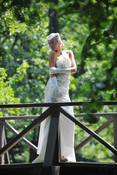 Beautiful bride outdoor - Fotografie, Obrázek