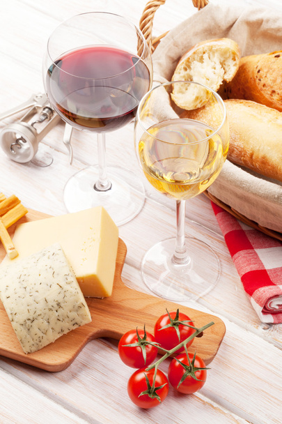 wine, cheese and bread - Φωτογραφία, εικόνα