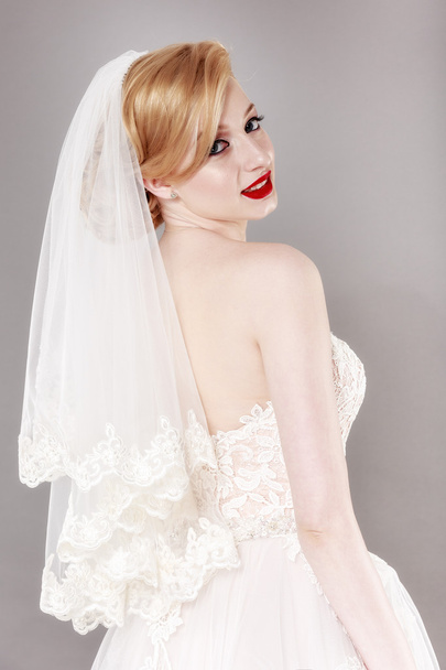 beautiful bride and beautiful wedding dress - Фото, зображення