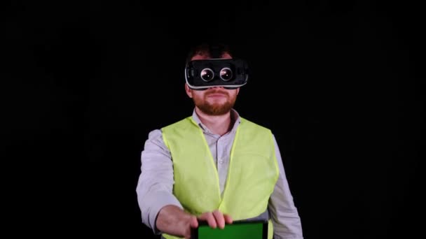 VR szemüveg és zöld képernyős telefon. Kiváló minőségű 4k felvételek - Felvétel, videó