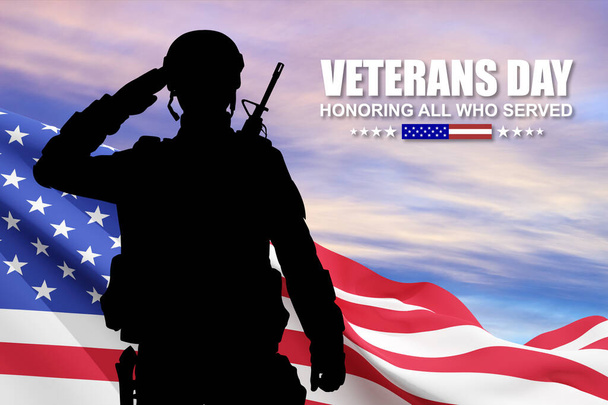 Amerikan bayrağı taşıyan asker silueti. Gaziler Günü için tebrik kartı, Anma Günü, Bağımsızlık Günü. Silahlı Kuvvetler kavramı - Fotoğraf, Görsel