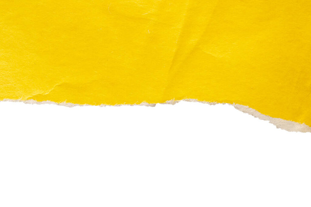 Papel rasgado amarelo bordas rasgadas tiras isoladas no fundo branco - Foto, Imagem