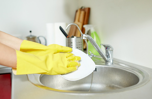 close up of woman hands washing dishes in kitchen - Foto, Imagem